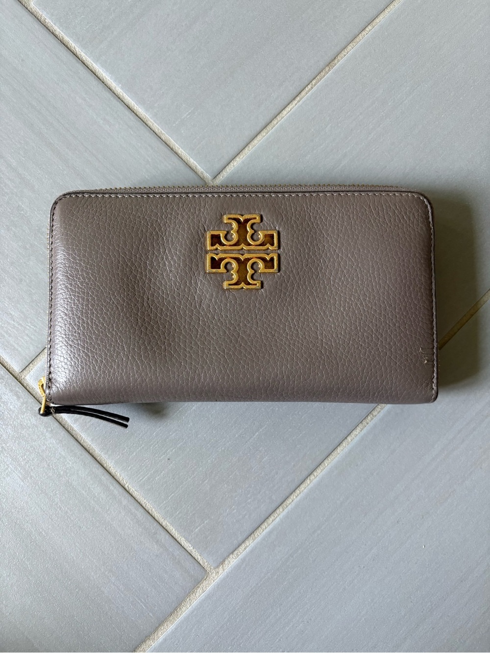 Tory Burch Britten Zip Continental Wallet | Portobello with Gold Logo